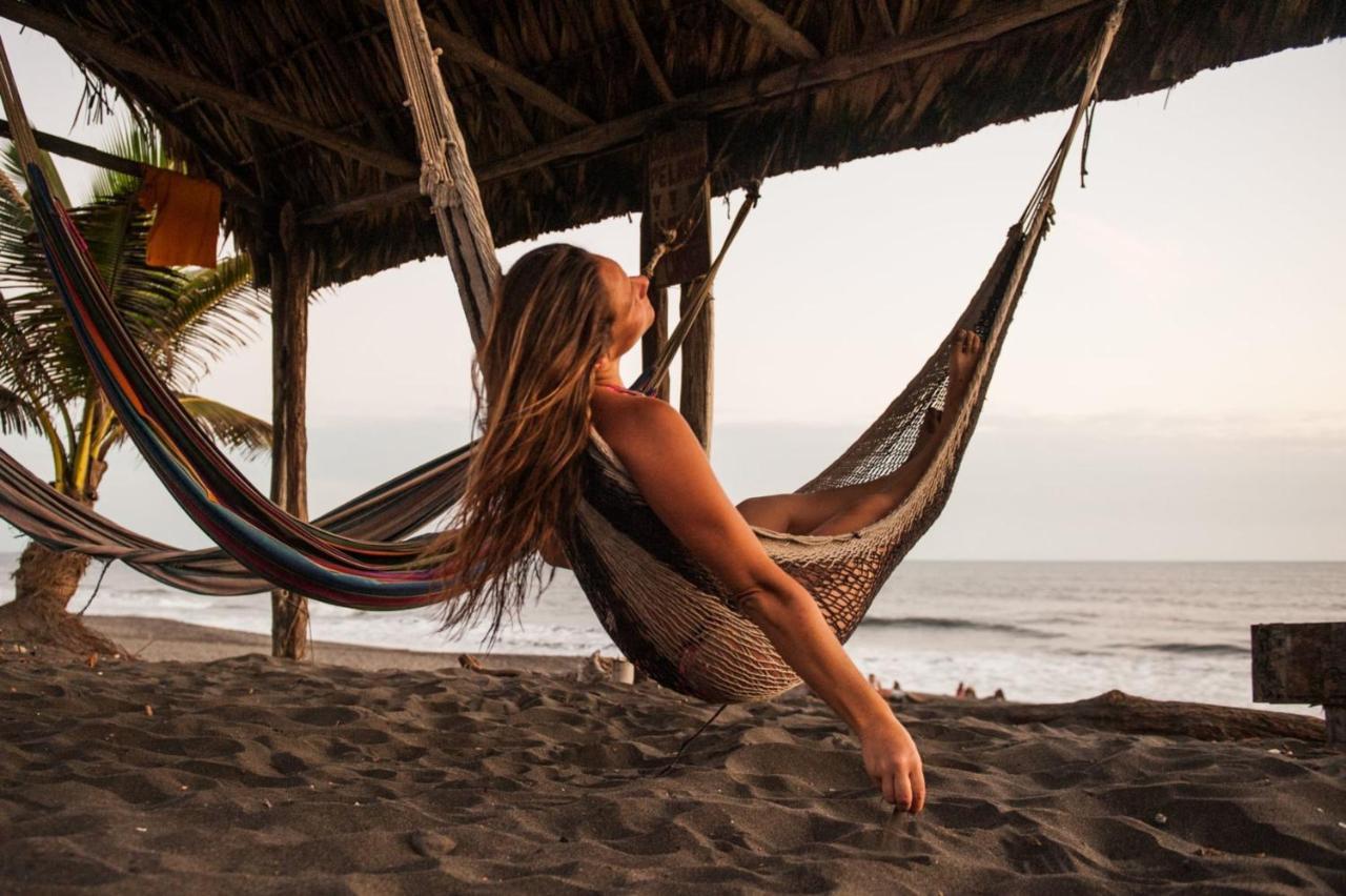 ホテル Paredon Surf House El Paredón Buena Vista エクステリア 写真